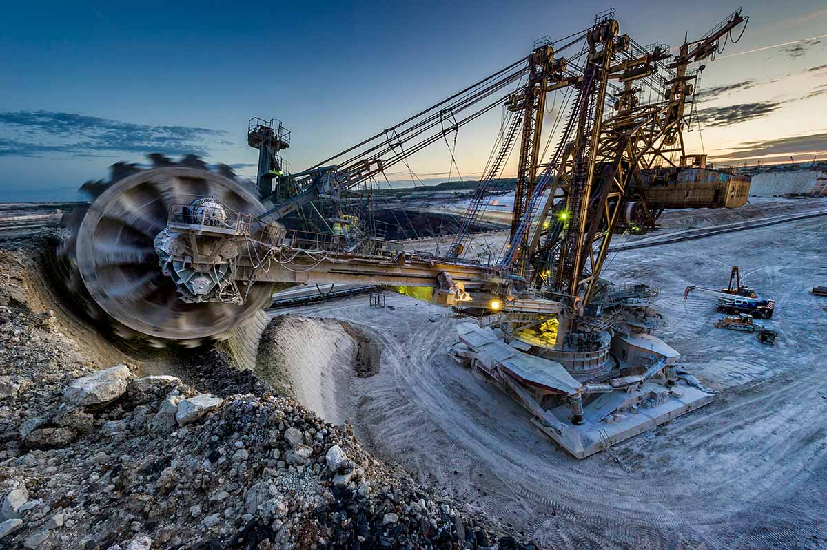 Global Mining Partnerships and Equipment Sourcing